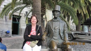 Kirsten og H.C. Andersen 1 Kirsten Ahlburg og H.C. Andersen i Malaga